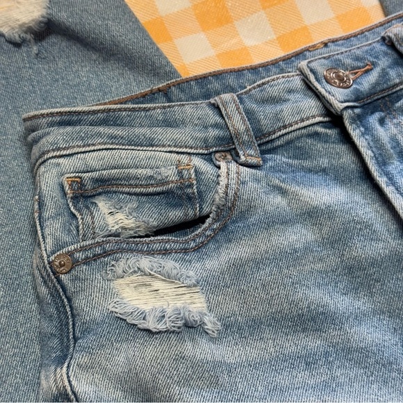 American Eagle Stretch Ripped Mom Jean in Daylight Destroy Blue Denim 2 - Picture 4 of 9